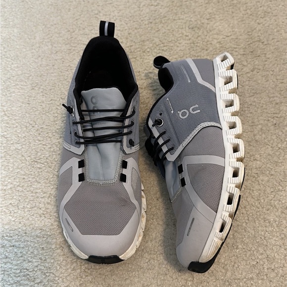 On Running Shoes - On Cloud Cloud 5 Waterproof Glacier | White (size 8)